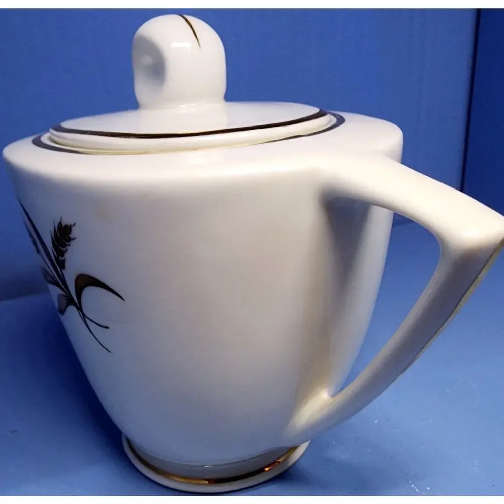 EMBASSY USA Vitrified Gold Black Wheat Pattern Sugar Bowl & Lid Pointed Handles